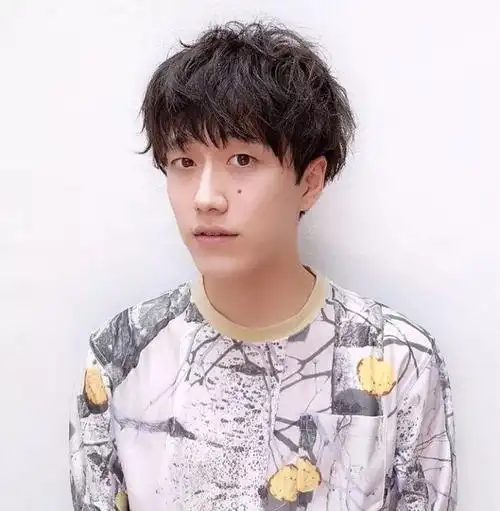 男士短发小卷烫发发型,卷发图片-第2图,发型图片