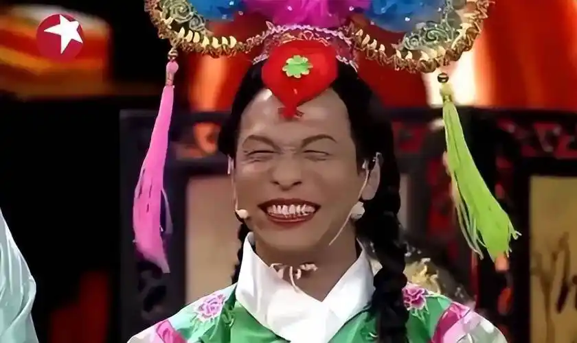 回顾宋小宝成名后抛弃霍晓红再婚娶粉丝王雪如今成人生赢家