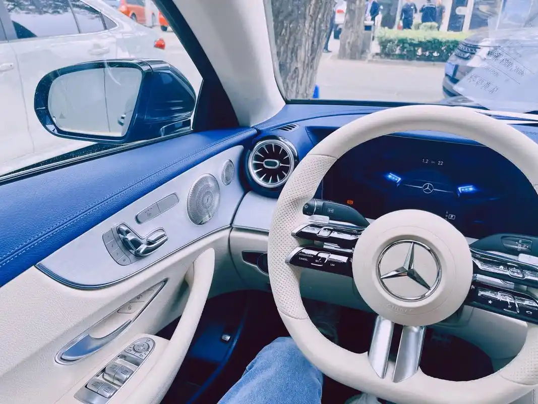 奔驰e300 coupe游艇蓝米内提车啦 在25岁生日前极限到店提车97 订车