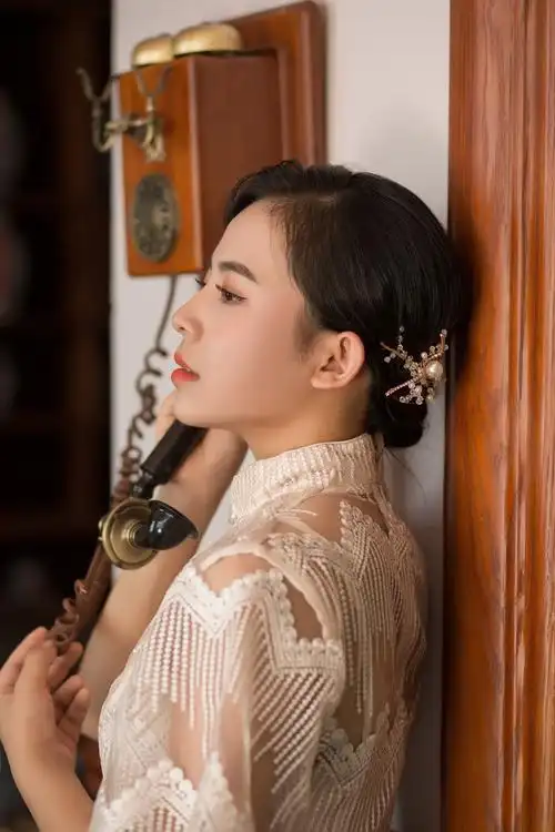 我拍的是个人写真,一共三套造型,15张精修入册,(因为小姐姐拍的好好看