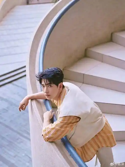 帅气男星—杨洋
