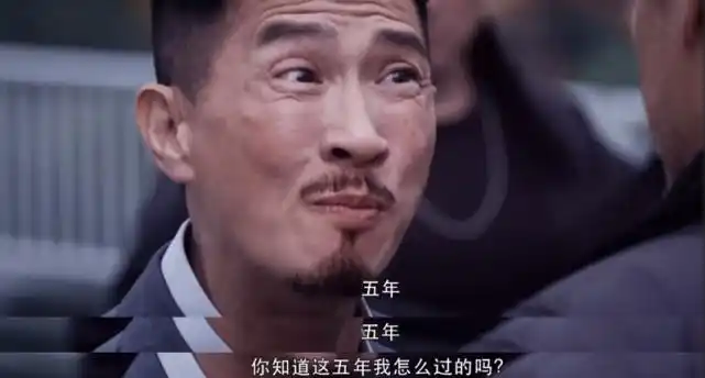 不知道古天乐,是不是有意要致敬张家辉的五年梗?