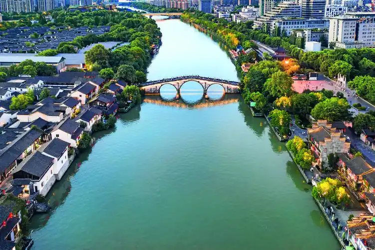 杭州京杭大运河拱宸桥景区全景