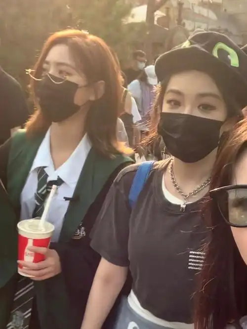 环球影城偶遇许佳琪和喻言