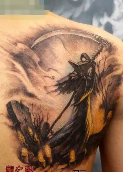 男人后背霸气经典的死神纹身图案