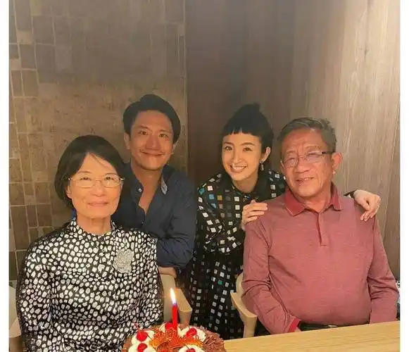 林依晨近况现身,还是软萌的娃娃脸,感叹还差4斤才能回到原来体重_丈夫