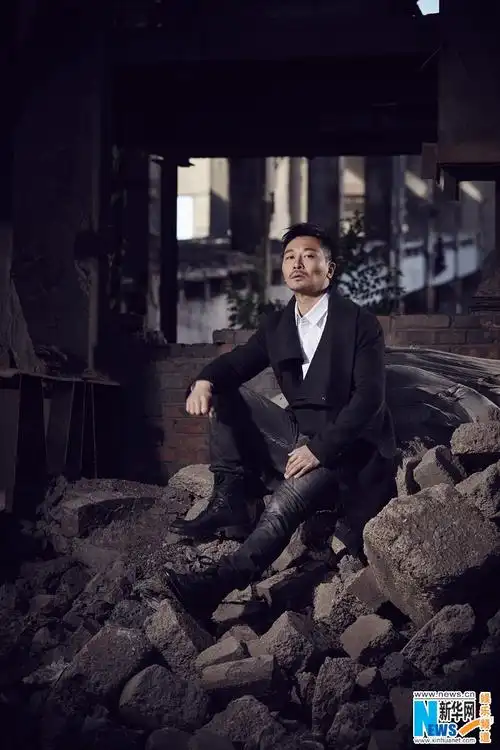 吴樾全新写真大片曝光 眼神坚毅硬汉十足