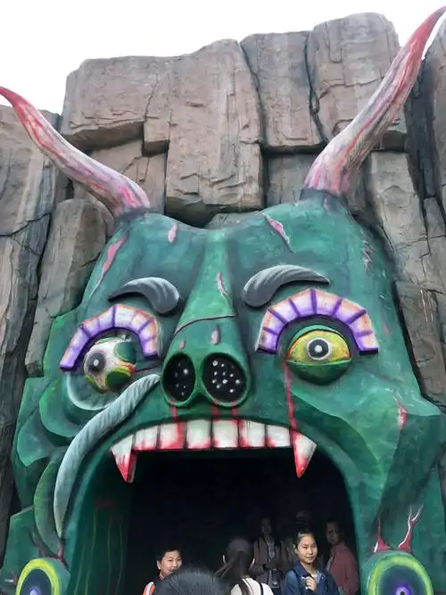 "勇士们"体验了一把鬼屋之旅,孩子们意犹未尽.