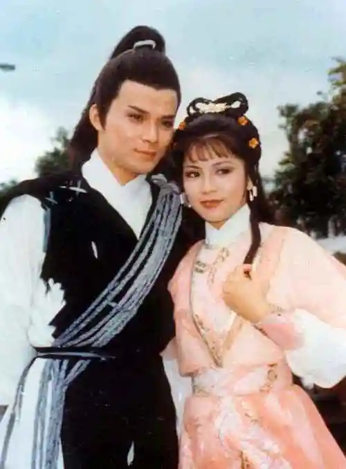 凭射雕英雄传郭靖爆红当红隐退为妻治病如今妻子去世4年他的举动令人