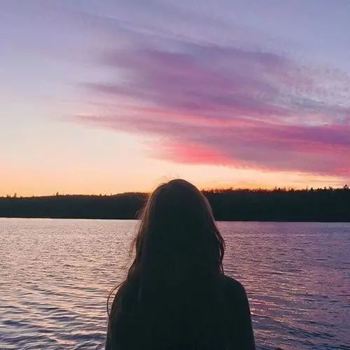 最新好看的女生背影图片