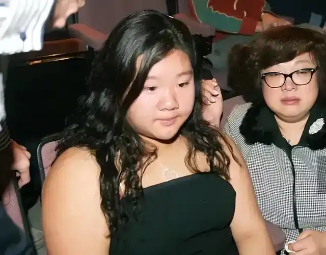 郑欣宜终于现身,神情憔悴暴瘦60斤-大江头条