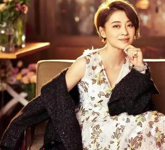 朱时茂26年前的春晚,谁注意到他身边的女孩?今火得一塌糊涂