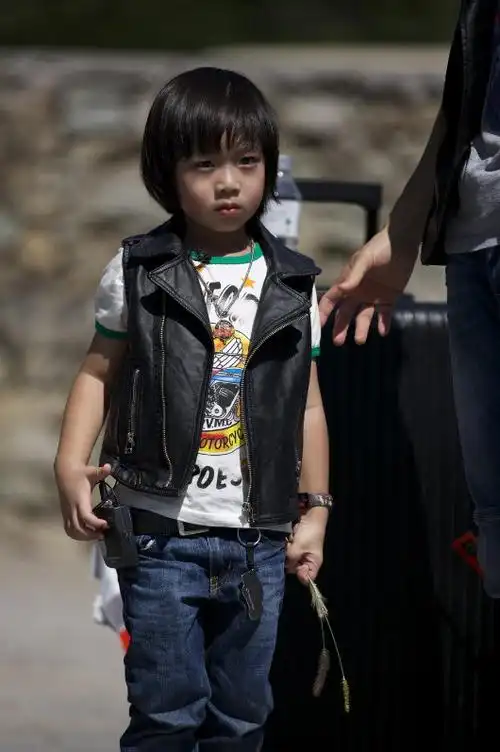 林志颖11岁儿子kimi近照公开看到真实颜值网友难怪不晒了