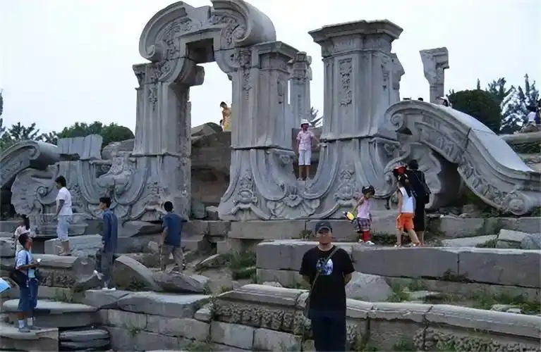 2016年英国拍卖圆明园被毁前照片犹如仙境起拍价高达176万