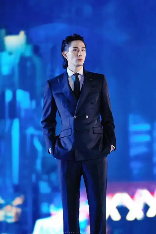 《天上飞》的时候了低音炮 客家话真的是意想不到的搭配,究竟李承铉