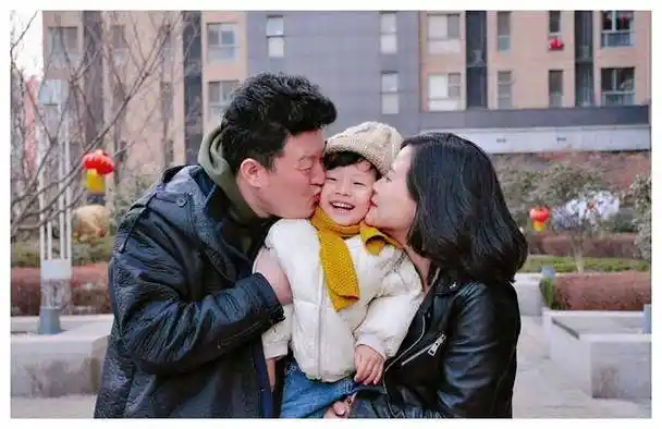 非著名女演员空姐转行主持人低调嫁同行生可爱儿子幸福美满