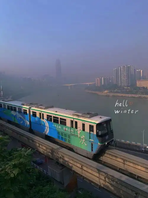 李子坝穿楼轻轨的另一个视角