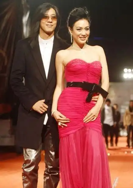 钟丽缇与3任丈夫的合影看到长相后网友张伦硕凭实力碾压