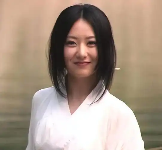 回顾演员白冰:闪婚小三岁男模,离婚后独自带娃,如今36岁仍单身