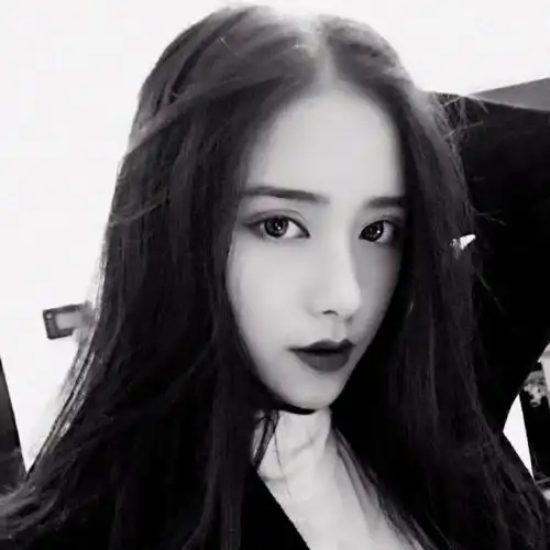 女生头像黑白伤感侧脸真实,追求漂亮对于女人来说很重要