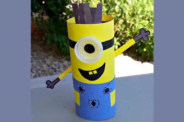 卫生纸筒废物利用制作小黄人大眼萌玩具步骤图解