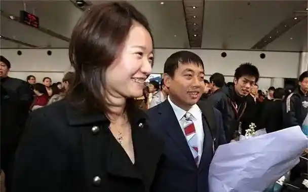 刘国梁妻子王瑾为爱退出国家队身价上亿婆婆把她当女儿疼