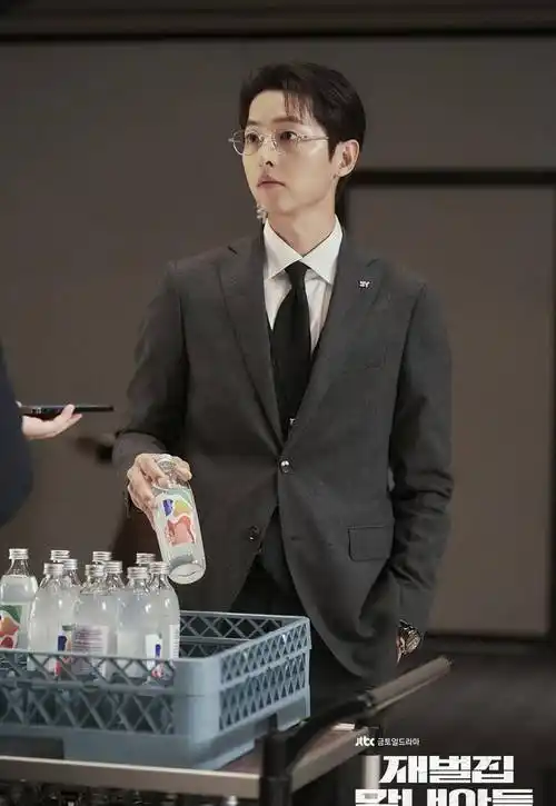 8位韩剧明星「证件照」:宋仲基好童颜,秀智美度不减_玄彬_朴恩斌_网友