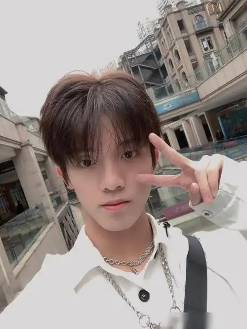 妥妥的宝藏男孩6点认识青3孙亦航曾发过单曲演过电视剧