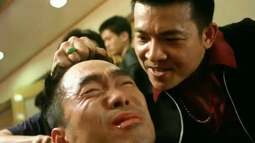 从前港片中的"反派"聚首,年过半百的他们,依旧霸气十足