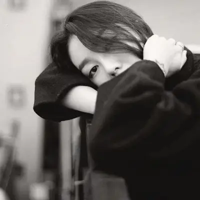 黑白女头高冷意境丧侧脸