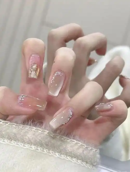 100 款显白显嫩夏日美甲!一口气挑到爽!