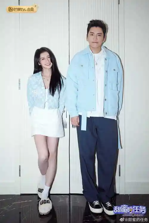 王大陆和女友边吃火锅边亲吻,网友:他吃蒜不?不串味吗_恋情_互动_沐轩