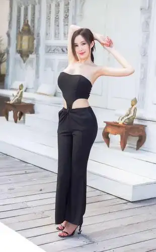 气质美女,身材一流!