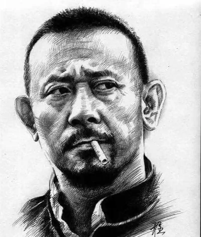 有一天十二点,母亲把姜文从被窝里拉了出来,只为了揍他一顿,不止是