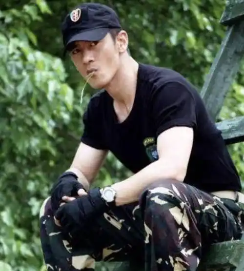 这九位男明星告诉你,什么是硬汉_角色_军事_观众