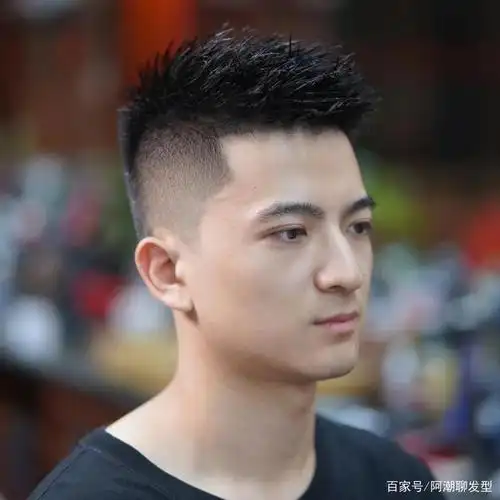 今秋流行的3款男生发型,个性又帅气,适合不同年龄阶段的男生!