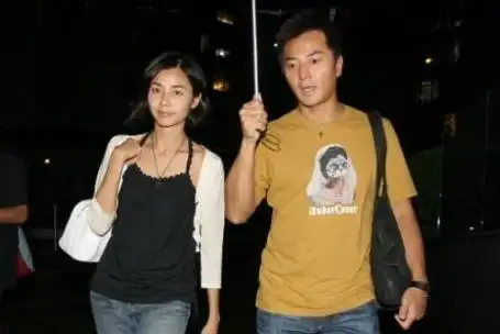 网友偶遇蒙嘉慧:素颜状态出现,与郑伊健结婚10年,魅力不减当年