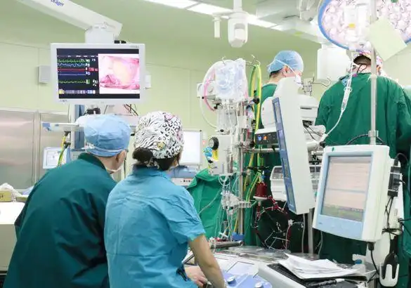 这家医院的手术室火了,一年近万人来参观!_工作