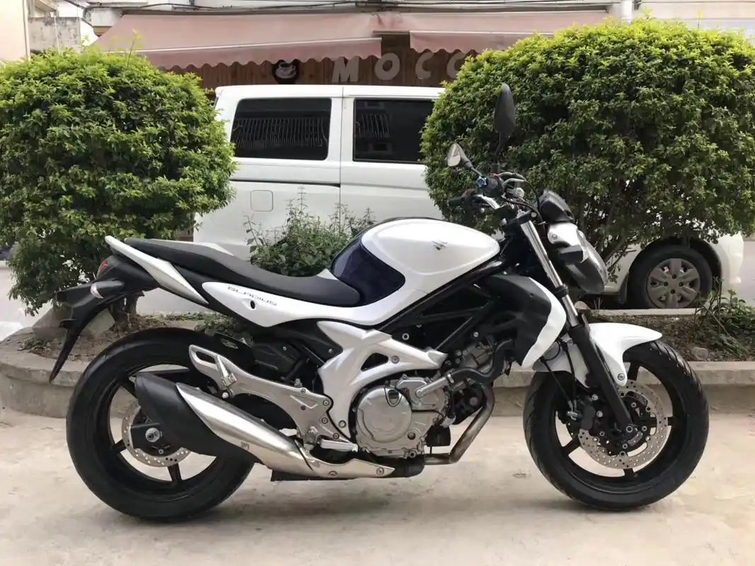 这辆400cc的铃木摩托车谁见过?