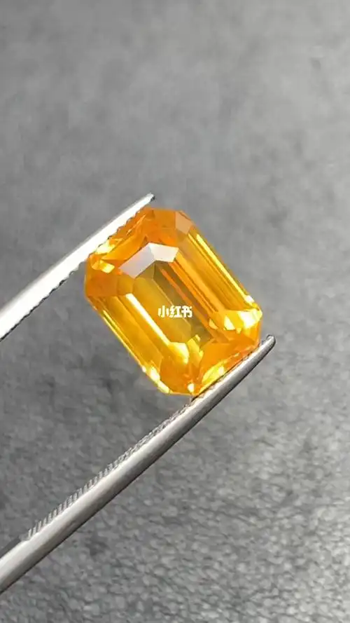 632克拉天然无烧黄色蓝宝石长方形