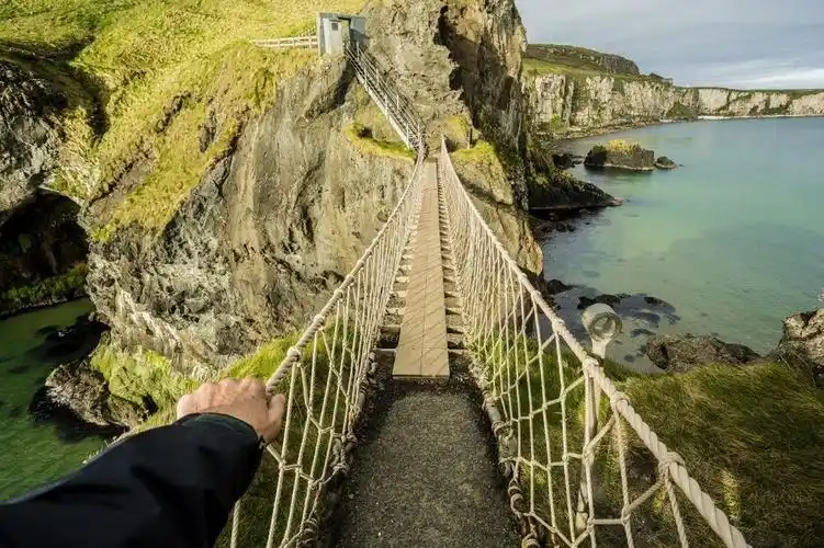 十座最恐怖的悬索桥5