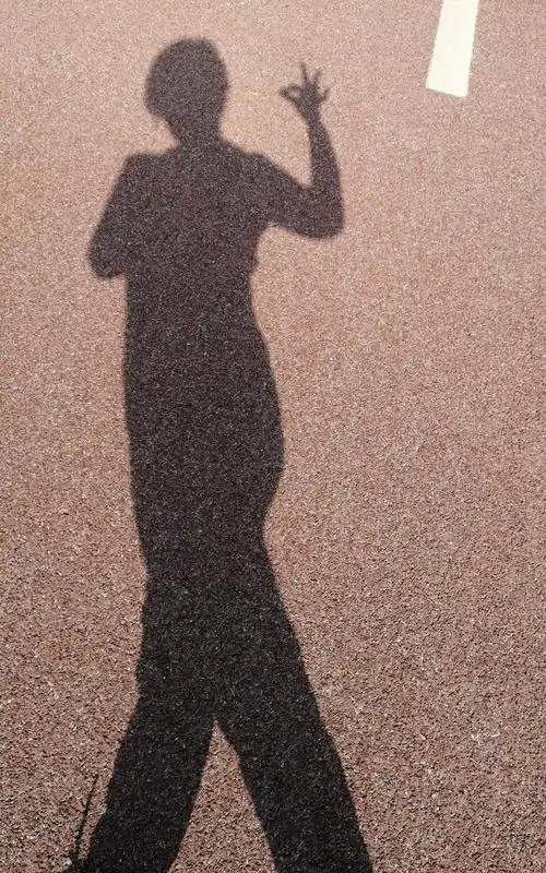 正月初三,玩影子的人