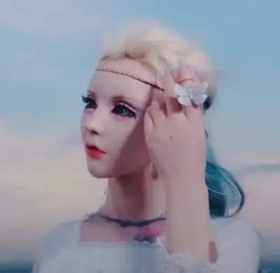 迪丽拉亲手做造型,镜头一转暴露身材,衣服竟然是样穿的?