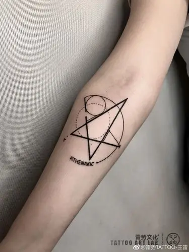 女生侧腰简约线条花纹身图案