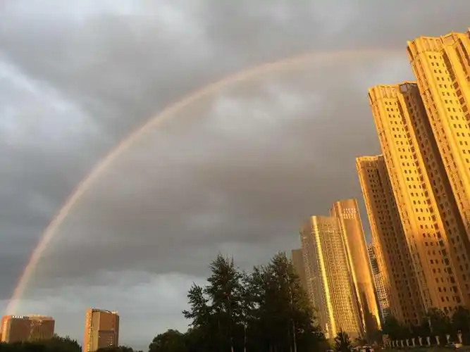 北京雨中出现彩虹绚烂多姿组图