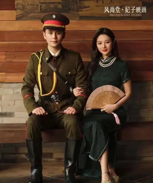 军阀风婚纱照 笔挺的军装和光鲜亮丽的旗袍9469♂15 行成鲜明的