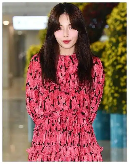 原创金泫雅回归造型上线仗着颜值高挑战死亡芭比粉一般人hold不住