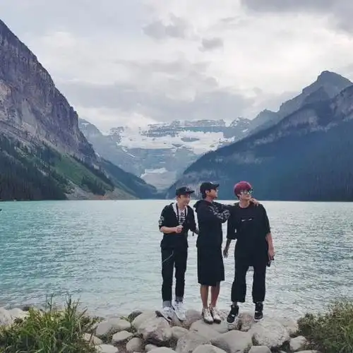 戏精三人组加拿大旅游 解锁各种合影逗比pose