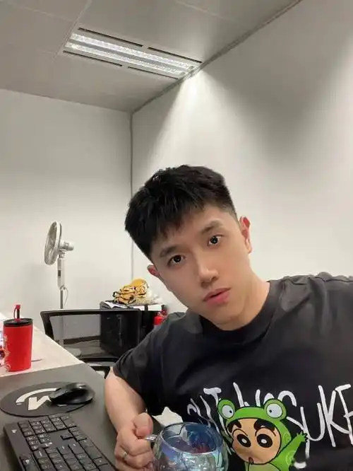 长脸的男生可以尝试这9款男生发型