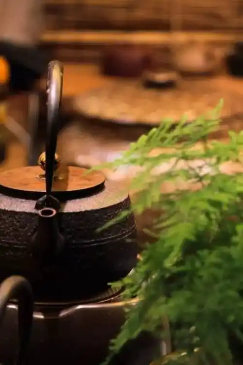 受委屈时坦然一笑,是一种大度;被误解时微微一笑,是一种素养;吃亏时